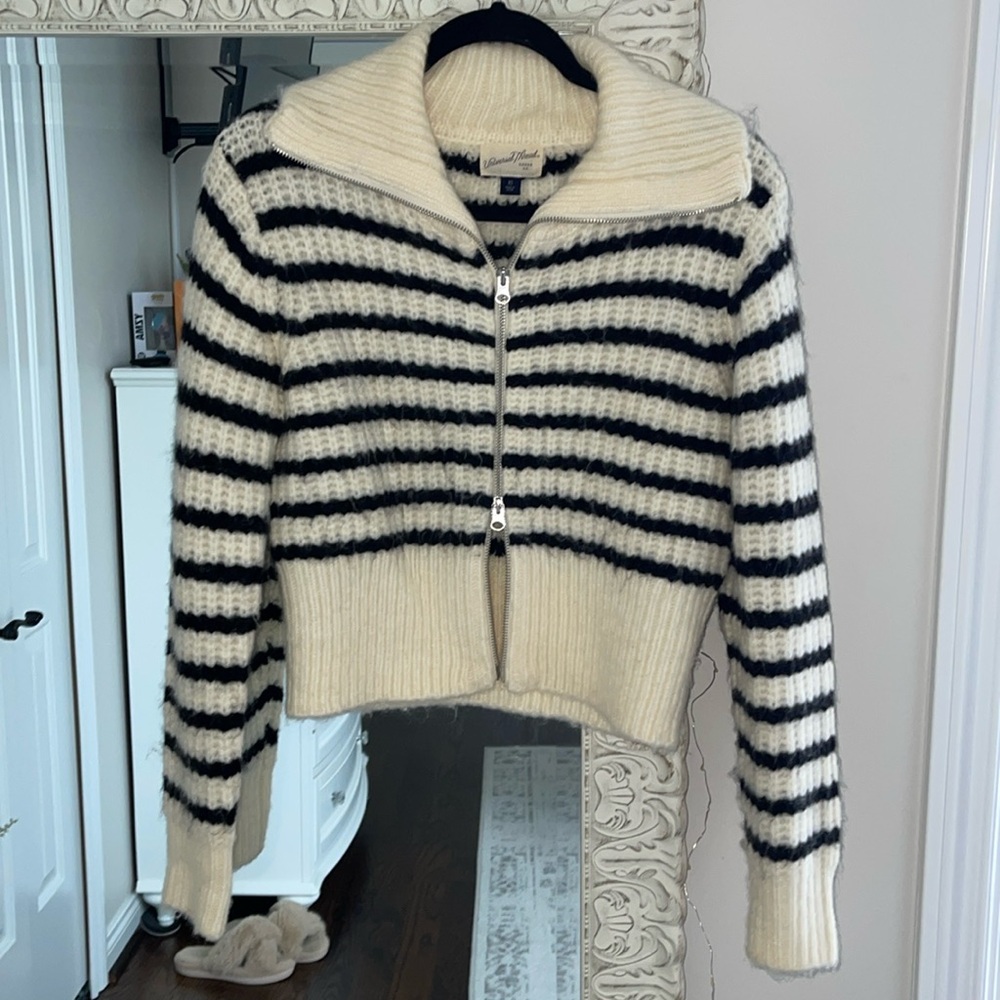 Wool Sweater with zippers